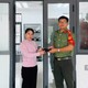 Trao trả ví tiền và điện thoại cho người đánh rơi ở đảo Phú Quý