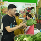 Chợ Xanh Tử Tế: Vì sao 10 năm vẫn đông khách ở Sài Gòn?