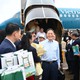 Vietnam Airlines đưa những hành khách đầu tiên trở lại Cảng HKQT Liên Khương