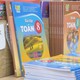 Phụ huynh "chật vật" tìm mua sách giáo khoa trước năm học mới
