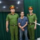 Bắt giữ đối tượng đập tủ kính tiệm vàng, cướp tài sản sau 82 phút tại phường Tân Sơn, TP. Hồ Chí Minh