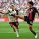 Augsburg đánh rơi chiến thắng trước Leverkusen