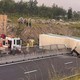 Khoảnh khắc ôtô mất lái, lật nghiêng trên cao tốc, nghi do tài xế buồn ngủ