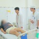 Cảnh báo trẻ hóa thoát vị đĩa đệm: Bé gái 13 tuổi phải phẫu thuật